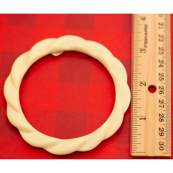 Vintage Boho Beige Bangle Bracelet by West Germany for Avon 8 Inches - O4 - Picture 4 of 4